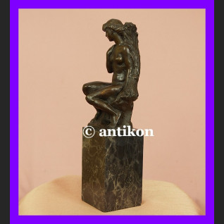 Przepiękny akt dziewczyny rzeźba z brązu