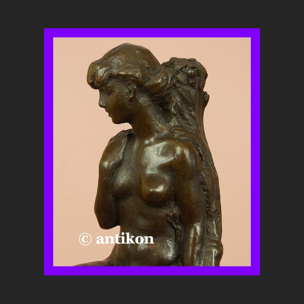 Przepiękny akt dziewczyny rzeźba z brązu Przepiękny akt dziewczyny rzeźba z brązu