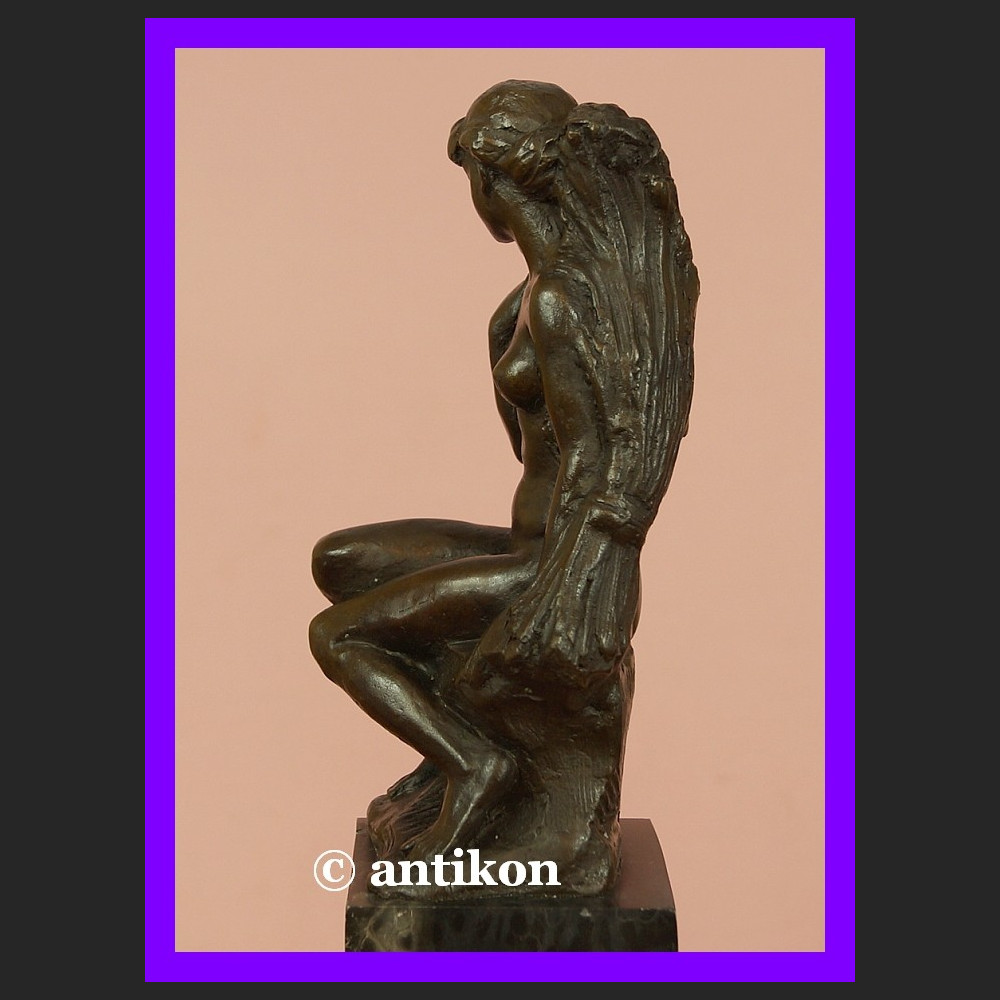 Przepiękny akt dziewczyny rzeźba z brązu Przepiękny akt dziewczyny rzeźba z brązu