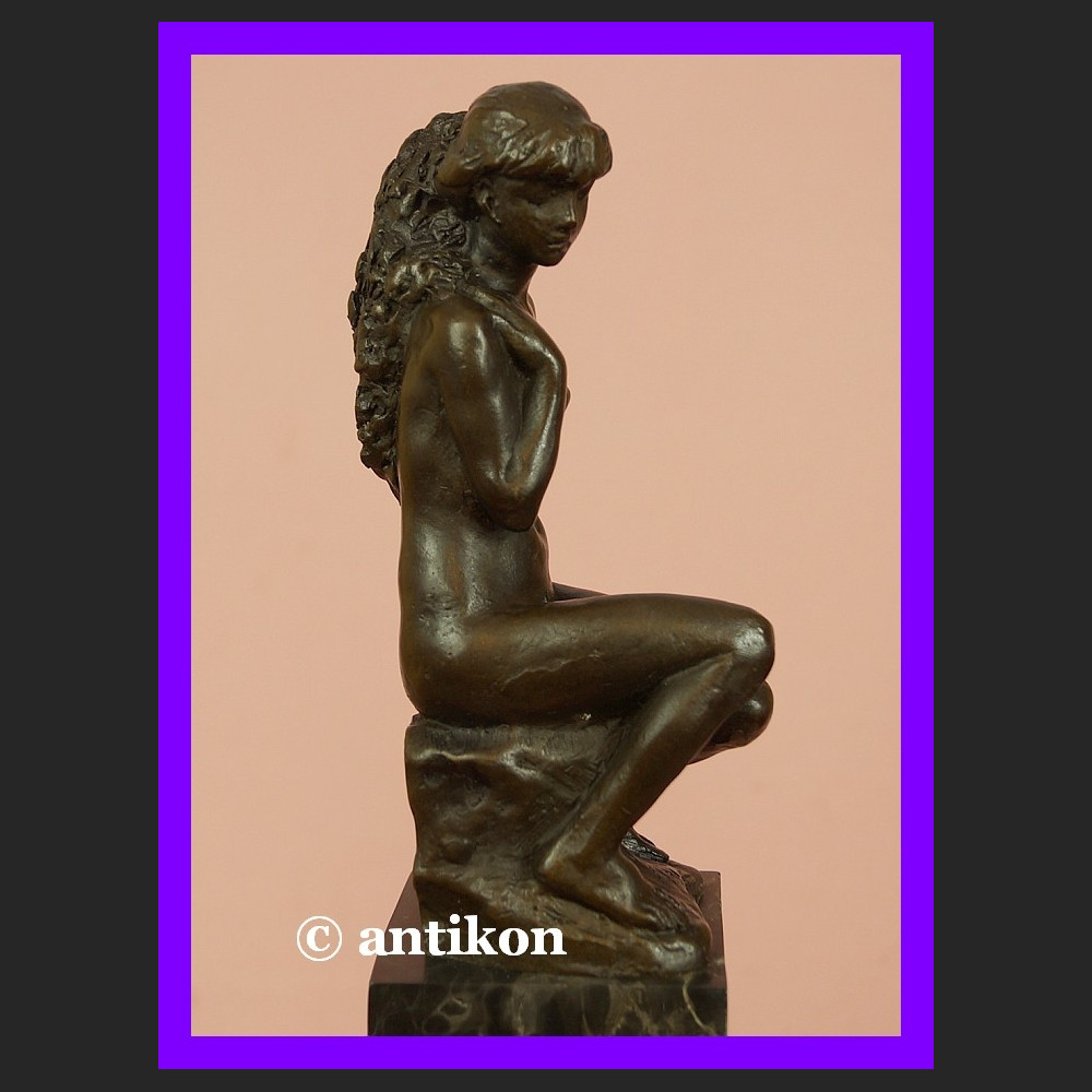 Przepiękny akt dziewczyny rzeźba z brązu Przepiękny akt dziewczyny rzeźba z brązu