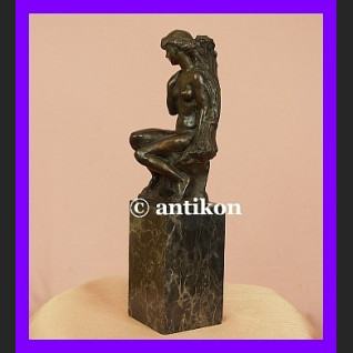 Przepiękny akt dziewczyny rzeźba z brązu Przepiękny akt dziewczyny rzeźba z brązu