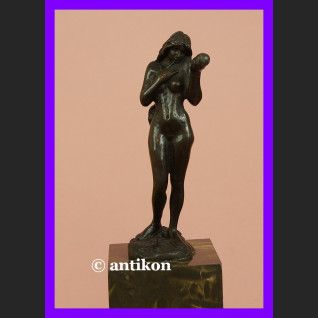 Akt kobiety Ewa z jabłkiem śliczna rzeźba z brązu Akt kobiety Ewa z jabłkiem śliczna rzeźba z brązu