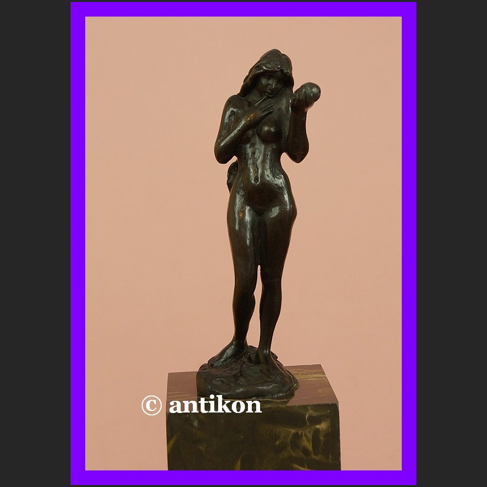 Akt kobiety Ewa z jabłkiem śliczna rzeźba z brązu Akt kobiety Ewa z jabłkiem śliczna rzeźba z brązu