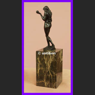 Akt kobiety Ewa z jabłkiem śliczna rzeźba z brązu Akt kobiety Ewa z jabłkiem śliczna rzeźba z brązu