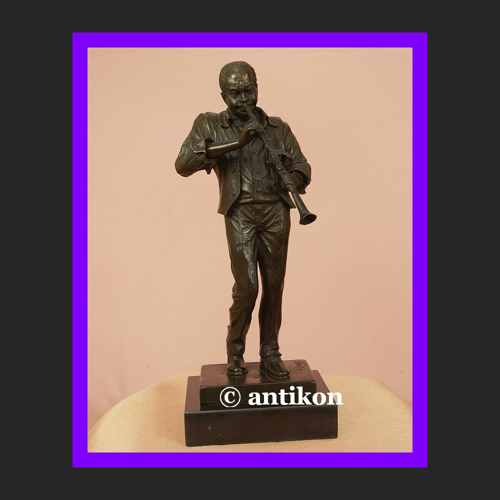 Figura z brązu Louis Armstrong klarnecista 
