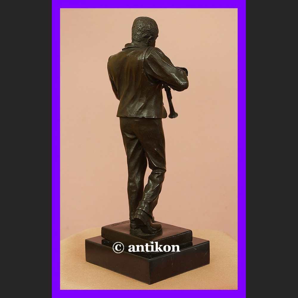 Figura z brązu Louis Armstrong klarnecista 