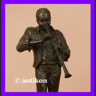 Figura z brązu Louis Armstrong klarnecista 