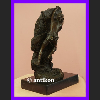 Dziewczyna na skałce wspinaczka piękny brąz rzeźba