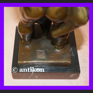 Chłopczyk z gęsiami sygnowany brąz urocza rzeźba Chłopczyk z gęsiami sygnowany brąz urocza rzeźba