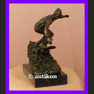 Snowboardzista dynamiczna rzeźba z brązu Francja Snowboardzista dynamiczna rzeźba z brązu Francja