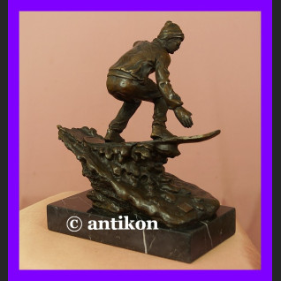 Snowboardzista dynamiczna rzeźba z brązu Francja Snowboardzista dynamiczna rzeźba z brązu Francja