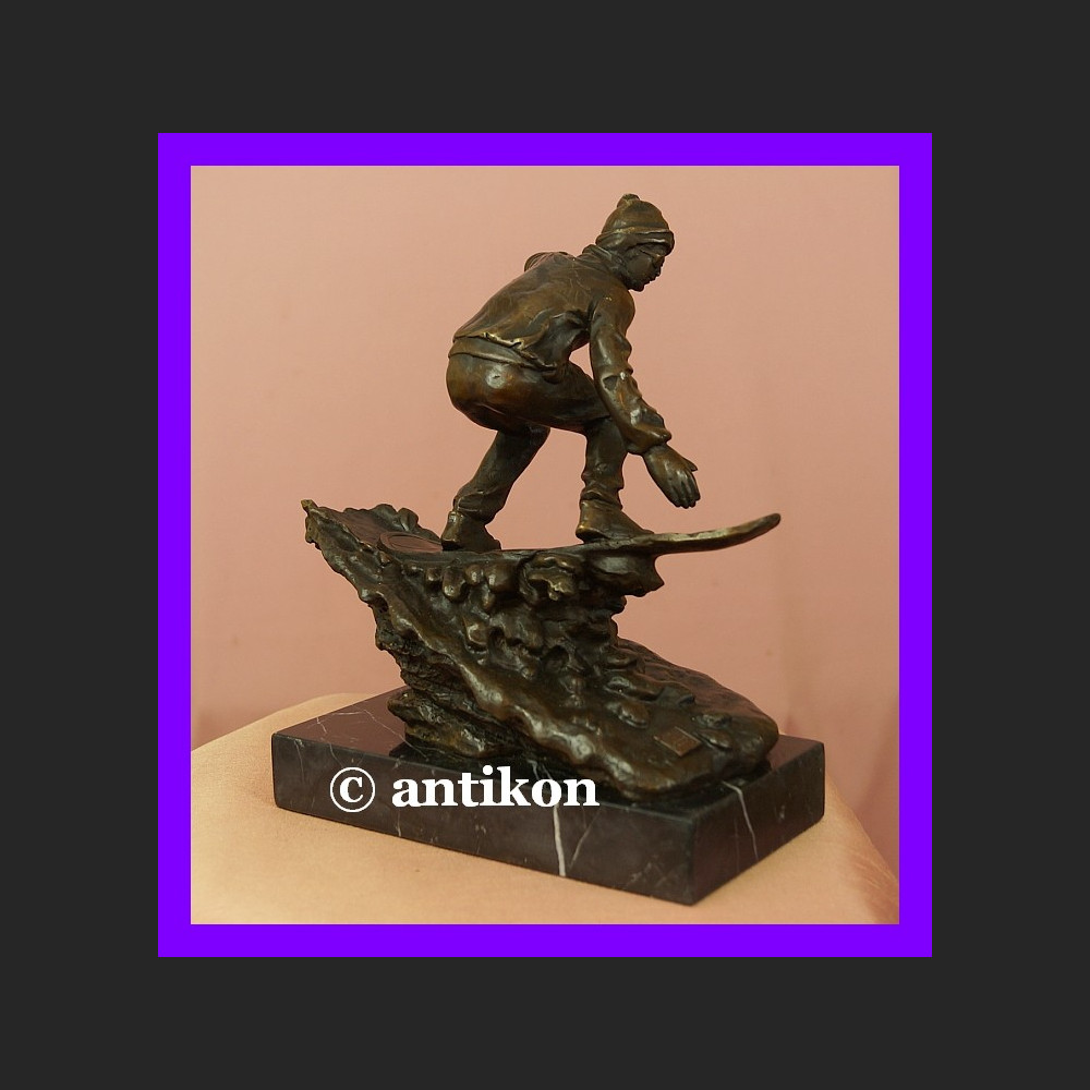Snowboardzista dynamiczna rzeźba z brązu Francja Snowboardzista dynamiczna rzeźba z brązu Francja