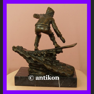 Snowboardzista dynamiczna rzeźba z brązu Francja Snowboardzista dynamiczna rzeźba z brązu Francja