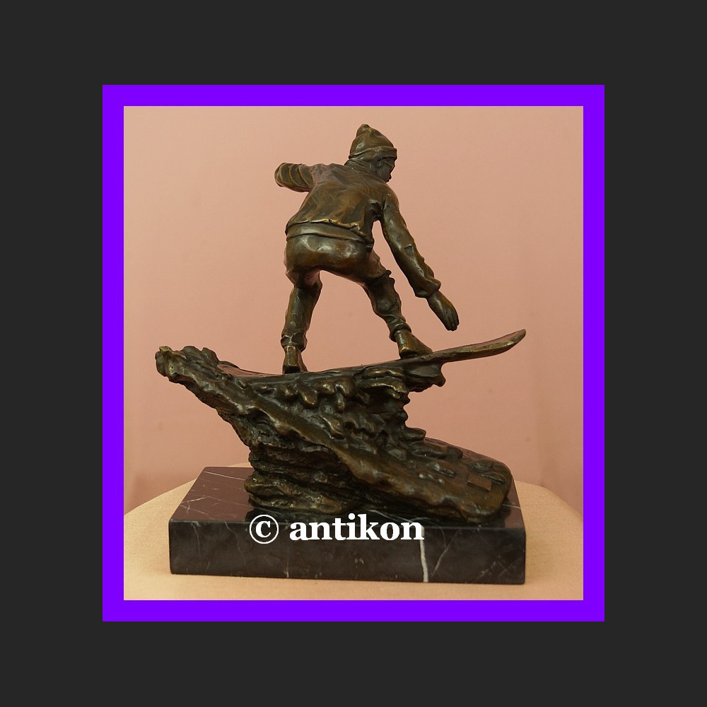 Snowboardzista dynamiczna rzeźba z brązu Francja Snowboardzista dynamiczna rzeźba z brązu Francja