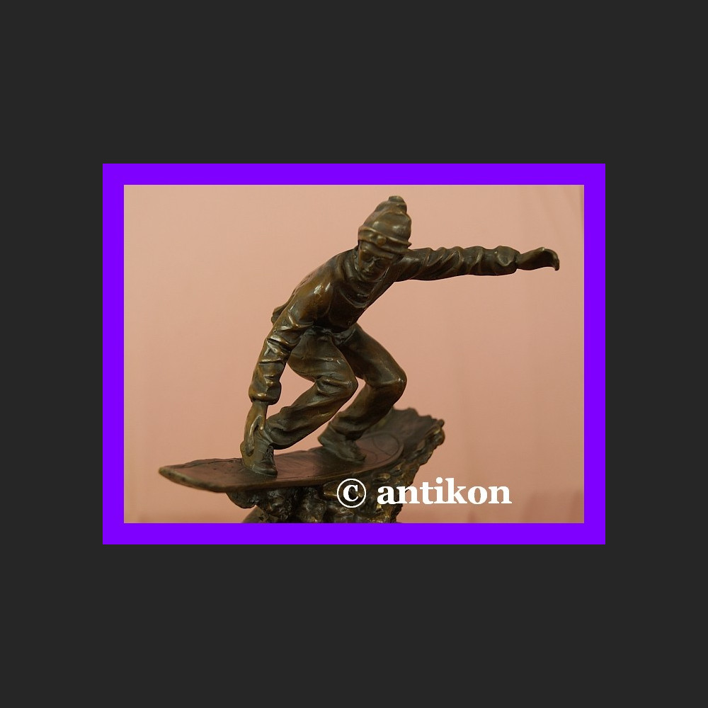 Snowboardzista dynamiczna rzeźba z brązu Francja Snowboardzista dynamiczna rzeźba z brązu Francja