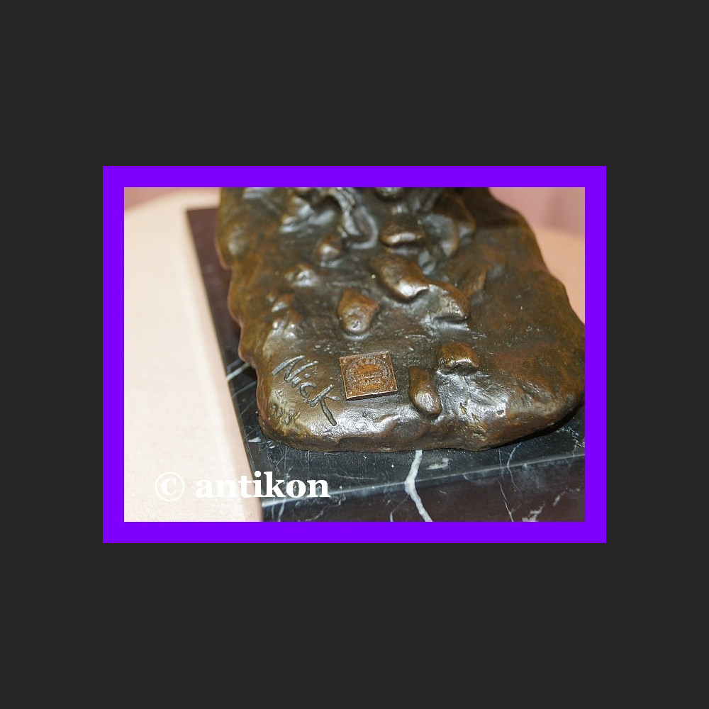 Snowboardzista dynamiczna rzeźba z brązu Francja Snowboardzista dynamiczna rzeźba z brązu Francja