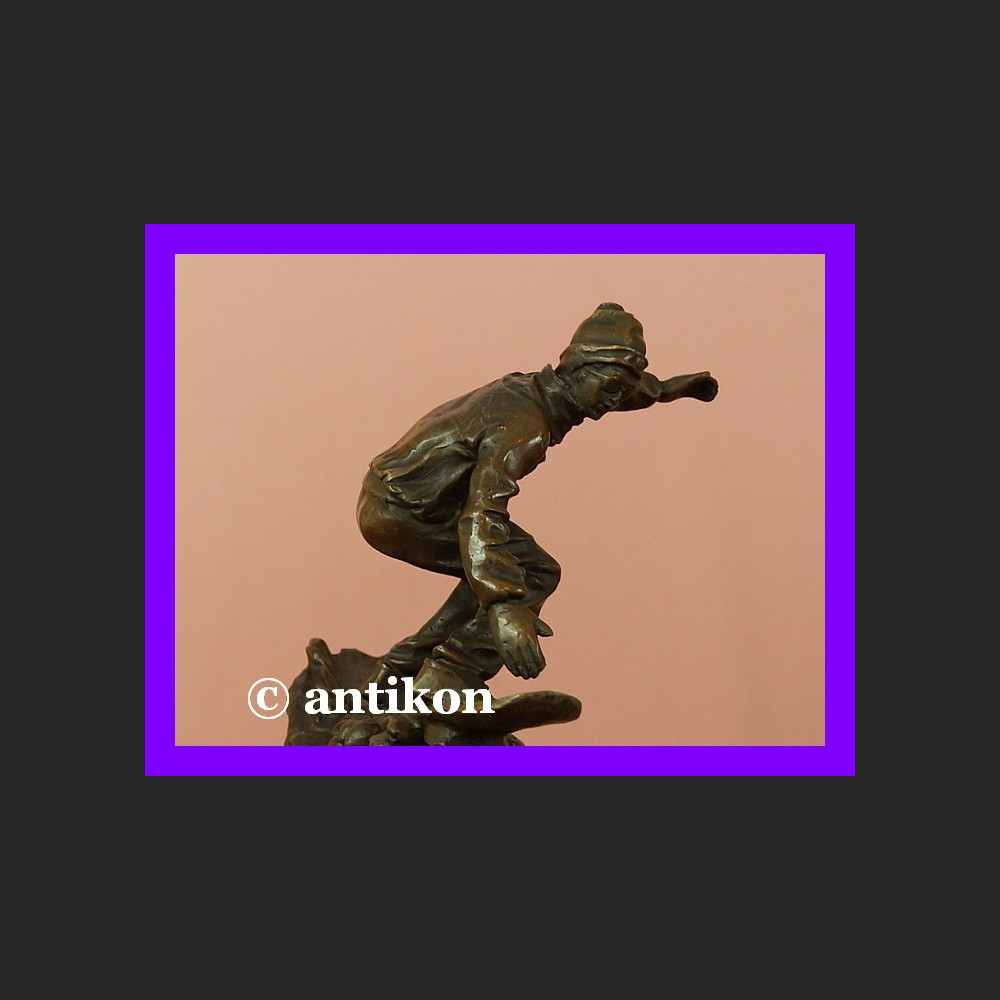 Snowboardzista dynamiczna rzeźba z brązu Francja Snowboardzista dynamiczna rzeźba z brązu Francja