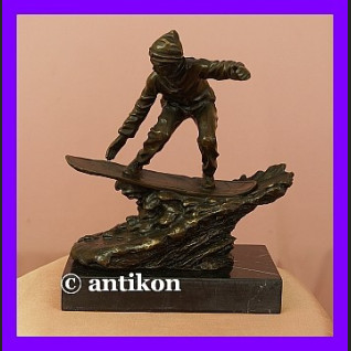 Snowboardzista dynamiczna rzeźba z brązu Francja Snowboardzista dynamiczna rzeźba z brązu Francja