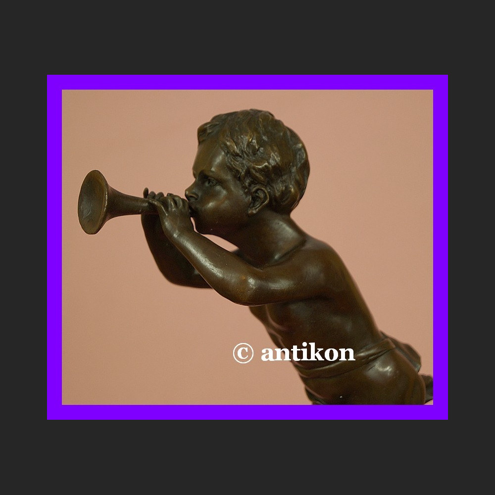 Mały muzykant Trąbka rzeźba brąz Mały muzykant Trąbka rzeźba brąz