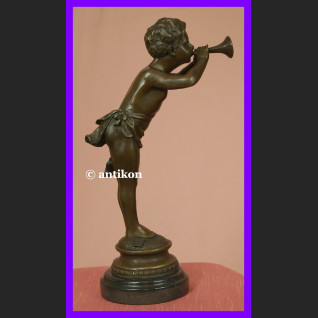 Mały muzykant Trąbka rzeźba brąz Mały muzykant Trąbka rzeźba brąz