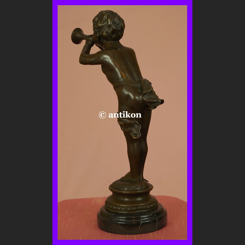 Mały muzykant Trąbka rzeźba brąz Mały muzykant Trąbka rzeźba brąz