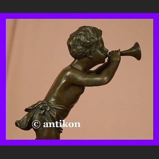 Mały muzykant Trąbka rzeźba brąz Mały muzykant Trąbka rzeźba brąz
