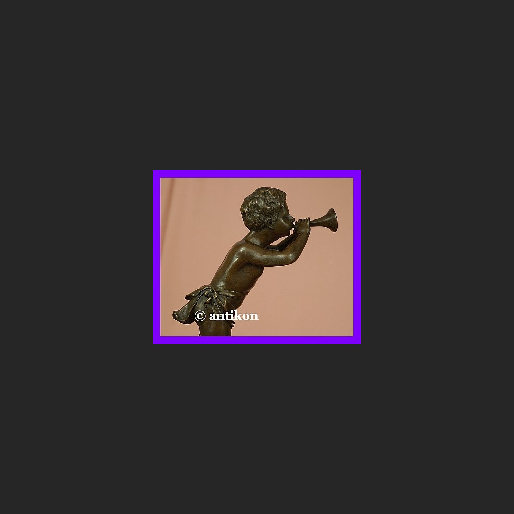 Mały muzykant Trąbka rzeźba brąz Mały muzykant Trąbka rzeźba brąz