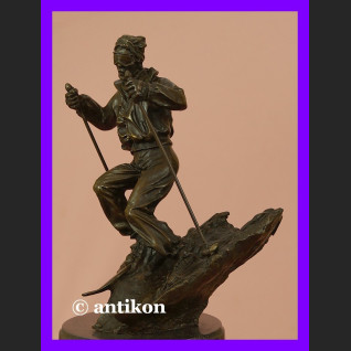 Figurka z brązu Narciarz dynamiczna rzeźba  Figurka z brązu Narciarz dynamiczna rzeźba