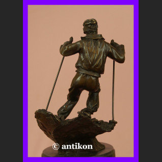 Figurka z brązu Narciarz dynamiczna rzeźba  Figurka z brązu Narciarz dynamiczna rzeźba