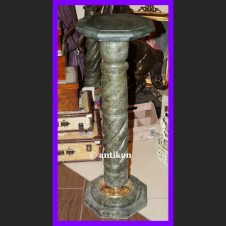 KOLUMNA Z ZIELONEGO MARMURU 