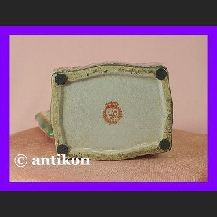 Śliczna szkatułka z motylem porcelana i brąz