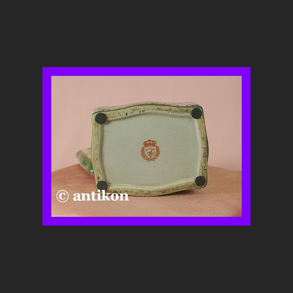 Śliczna szkatułka z motylem porcelana i brąz