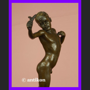 Chłopiec z procą wspaniała rzeźba syg. brąz