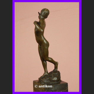 Chłopiec z procą wspaniała rzeźba syg. brąz