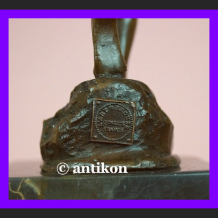 Chłopiec z procą wspaniała rzeźba syg. brąz