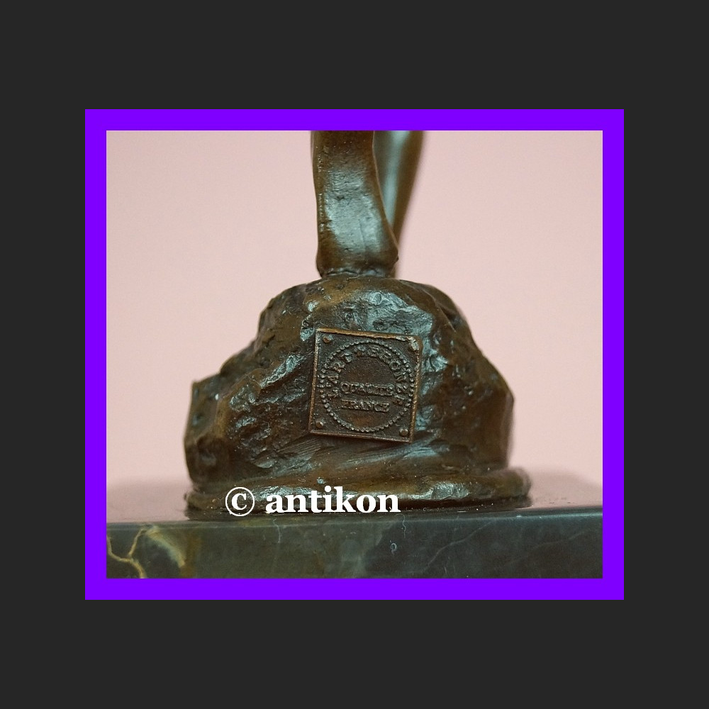 Chłopiec z procą wspaniała rzeźba syg. brąz