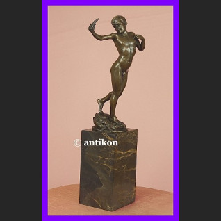 Chłopiec z procą wspaniała rzeźba syg. brąz