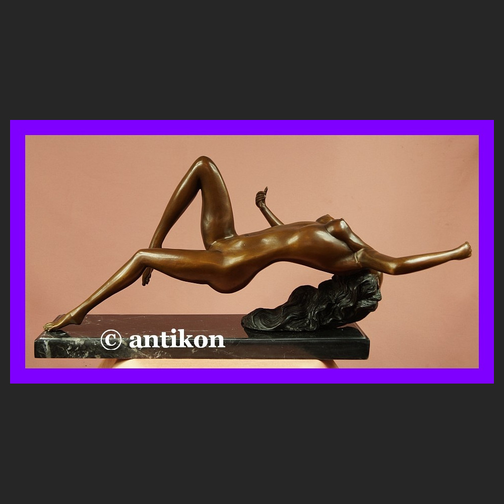 Śmiały akt piękna naga kobieta duża rzeźba brąz i marmur Śmiały akt piękna naga kobieta duża rzeźba brąz i marmur