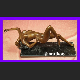 Śmiały akt piękna naga kobieta duża rzeźba brąz i marmur Śmiały akt piękna naga kobieta duża rzeźba brąz i marmur