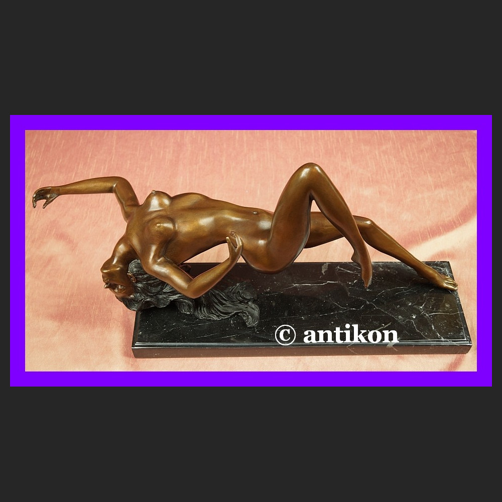 Śmiały akt piękna naga kobieta duża rzeźba brąz i marmur Śmiały akt piękna naga kobieta duża rzeźba brąz i marmur