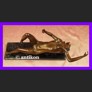 Śmiały akt piękna naga kobieta duża rzeźba brąz i marmur Śmiały akt piękna naga kobieta duża rzeźba brąz i marmur