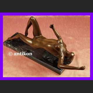 Śmiały akt piękna naga kobieta duża rzeźba brąz i marmur Śmiały akt piękna naga kobieta duża rzeźba brąz i marmur