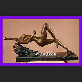 Śmiały akt piękna naga kobieta duża rzeźba brąz i marmur Śmiały akt piękna naga kobieta duża rzeźba brąz i marmur