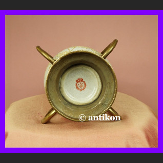 Śliczny porcelanowy wazon pastelowe kwiaty ostrokrzew