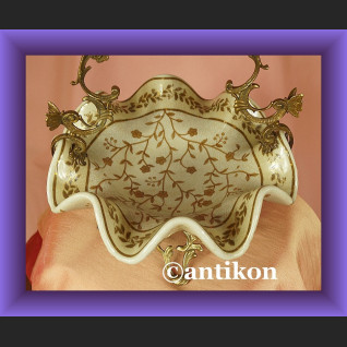 Patera porcelanowa koszyk w kwiaty porcelana z brązem Patera porcelanowa koszyk w kwiaty porcelana z brązem