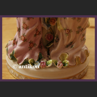 Śliczna duża patera na cukierki lub orzeszki porcelana z figurkami