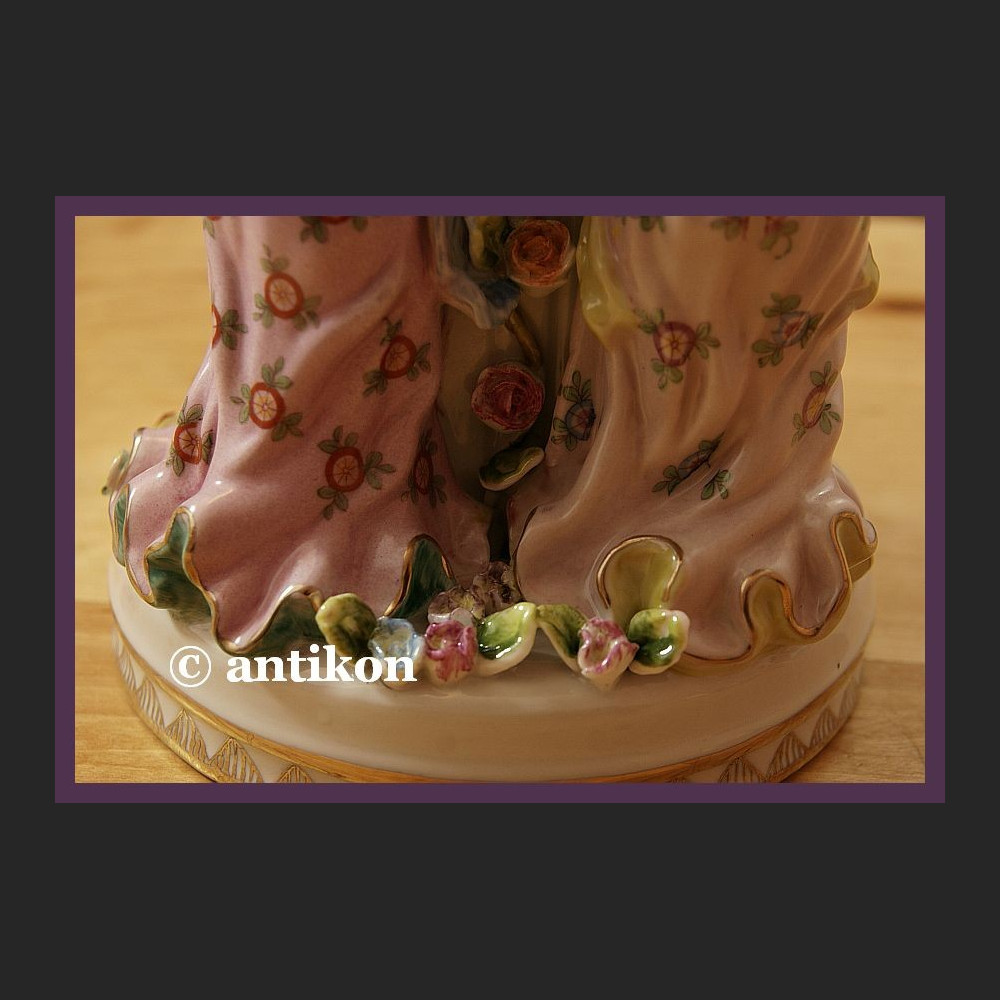 Śliczna duża patera na cukierki lub orzeszki porcelana z figurkami