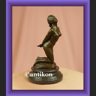 Nieprzyzwoity akt dziewczyny rzeźba francuski brąz Nieprzyzwoity akt dziewczyny rzeźba francuski brąz