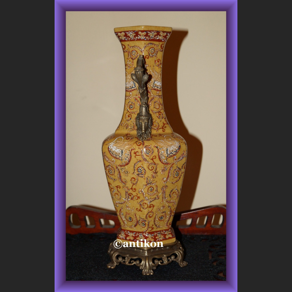 Świetny miodowy wazon z łabędziami 