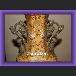 Świetny miodowy wazon z łabędziami 